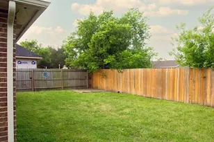 907 S Meriott St, Ennis, TX 75119 - Photo 3