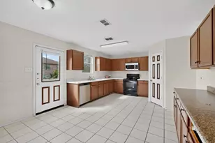 602 Flooded Gum St, Arlington, TX 76002 - Photo 9