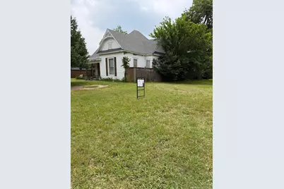 706 W Owing Street, Denison, TX 75020 - Photo 1