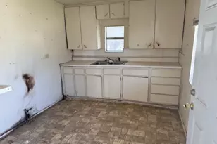 311 Elmo St, Cleburne, TX 76031 - Photo 3