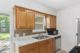 728 Lisa Ln, Cedar Hill, TX 75104 - Photo 11