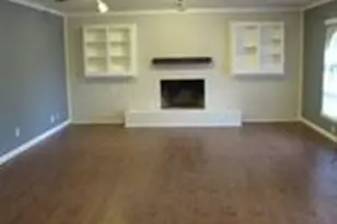 2109 Meadow Ln, Grand Prairie, TX 75050 - Photo 3