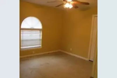 2109 Meadow Lane, Grand Prairie, TX 75050 - Photo 15