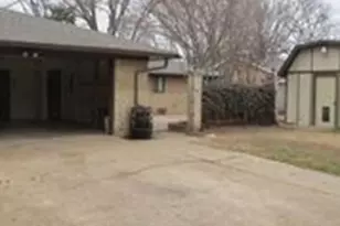 2109 Meadow Ln, Grand Prairie, TX 75050 - Photo 17