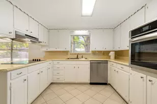 2811 Wentwood Dr, Grapevine, TX 76051 - Photo 13