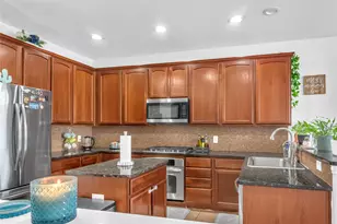 2708 Sunlight Dr, Little Elm, TX 75068 - Photo 9