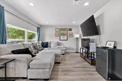 324 N Shore Place, Lewisville, TX 75067 - Photo 3