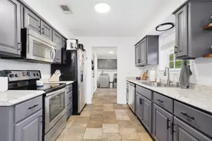 620 Moore St, Blossom, TX 75416 - Photo 5