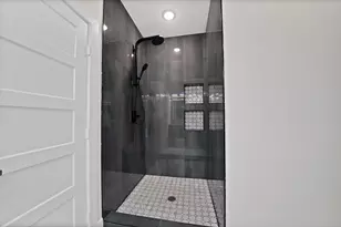 2925 River Ridge Ct, Granbury, TX 76048 - Photo 17
