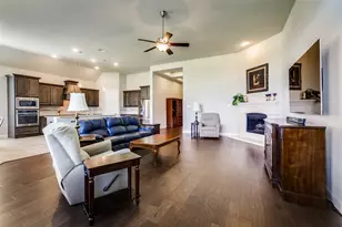 501 Green Valley Dr, McKinney, TX 75071 - Photo 5