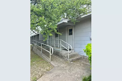 509 E Elm Street, Gainesville, TX 76240 - Photo 3
