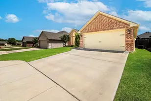 1905 Town Creek Cir, Weatherford, TX 76086 - Photo 3