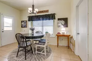 909 Hunter Ln, Burleson, TX 76028 - Photo 19