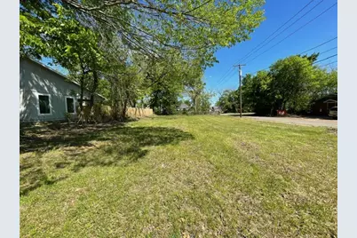 1011 E Houston Street, Paris, TX 75460 - Photo 1