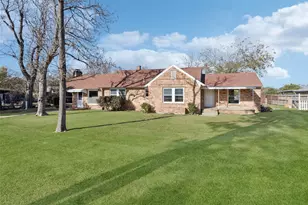 10609 Seagoville Rd, Dallas, TX 75217 - Photo 31