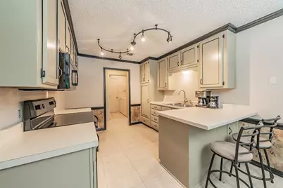 7525 Woodhaven Drive, North Richland Hills, TX 76182 - Photo 5