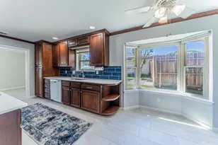 2422 Greenwood Dr, Grand Prairie, TX 75050 - Photo 7