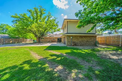 2422 Greenwood Drive, Grand Prairie, TX 75050 - Photo 27