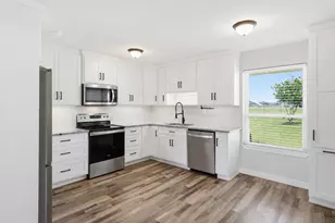 636 E Eubank St, Mabank, TX 75147 - Photo 9