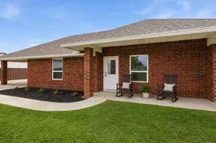636 E Eubank St, Mabank, TX 75147 - Photo 1