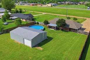 636 E Eubank St, Mabank, TX 75147 - Photo 1