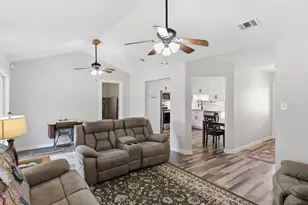 636 E Eubank St, Mabank, TX 75147 - Photo 15