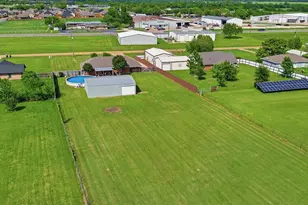 636 E Eubank St, Mabank, TX 75147 - Photo 33