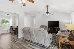 636 E Eubank St, Mabank, TX 75147 - Photo 11