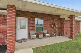 636 E Eubank St, Mabank, TX 75147 - Photo 5