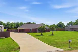 636 E Eubank St, Mabank, TX 75147 - Photo 29