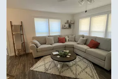 907 N Magnolia Avenue, Hubbard, TX 76648 - Photo 3