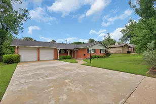 5621 Wedgworth Rd, Fort Worth, TX 76133 - Photo 3