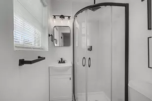 806 Laguna Dr, Garland, TX 75043 - Photo 11