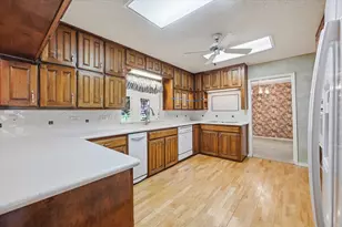 1509 Schumac Ln, Bedford, TX 76022 - Photo 11