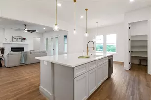 711 Hummingbird Ln, Justin, TX 76247 - Photo 11