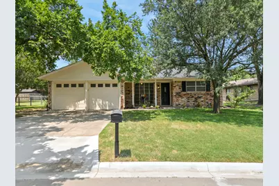 2005 Maplewood Drive, Gainesville, TX 76240 - Photo 1