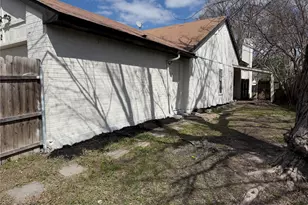 3042 Navarro Ln, Grand Prairie, TX 75052 - Photo 15