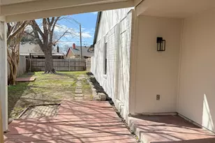 3042 Navarro Ln, Grand Prairie, TX 75052 - Photo 13