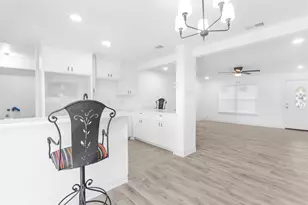 10124 Shayna Dr, Dallas, TX 75217 - Photo 9