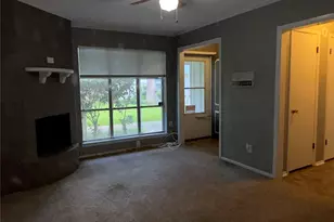 404 Hollyhill Ln Ln, Denton, TX 76205 - Photo 5