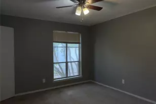 404 Hollyhill Ln Ln, Denton, TX 76205 - Photo 15