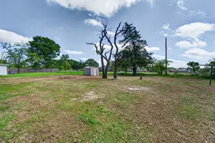 247 Wells St, Emory, TX 75440 - Photo 19