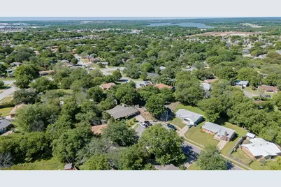 4806 Jaycrest Court, Fort Worth, TX 76135 - Photo 3