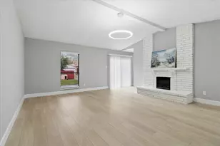 7426 Cloverglen Dr, Dallas, TX 75249 - Photo 9