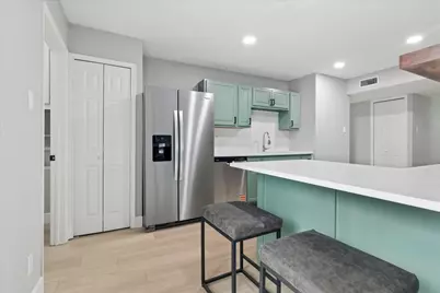 7426 Cloverglen Drive, Dallas, TX 75249 - Photo 11