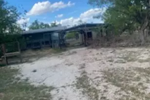 105 Concho St, Tye, TX 79563 - Photo 7