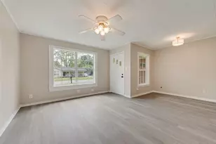 205 E 7th St, Kaufman, TX 75142 - Photo 9