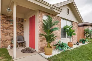 2021 Minnie Dr, Arlington, TX 76012 - Photo 1