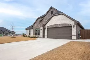 912 Meadow View Dr, Cleburne, TX 76033 - Photo 3