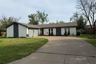 1305 Pinehurst Dr, Fort Worth, TX 76134 - Photo 1